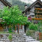 Charakteristisch alte Steinhäuser von Sonogno im Verzasca-Tal