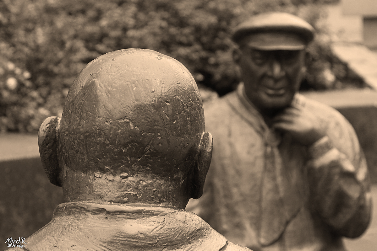 Charakterköpfe in Sepia