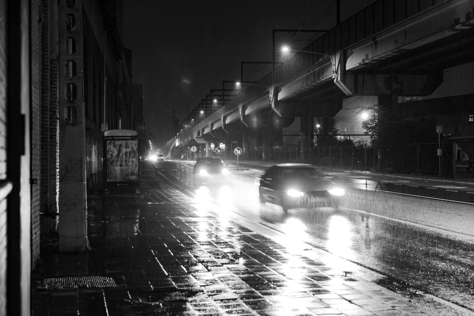 Charleroi im Regen bei Nacht 2