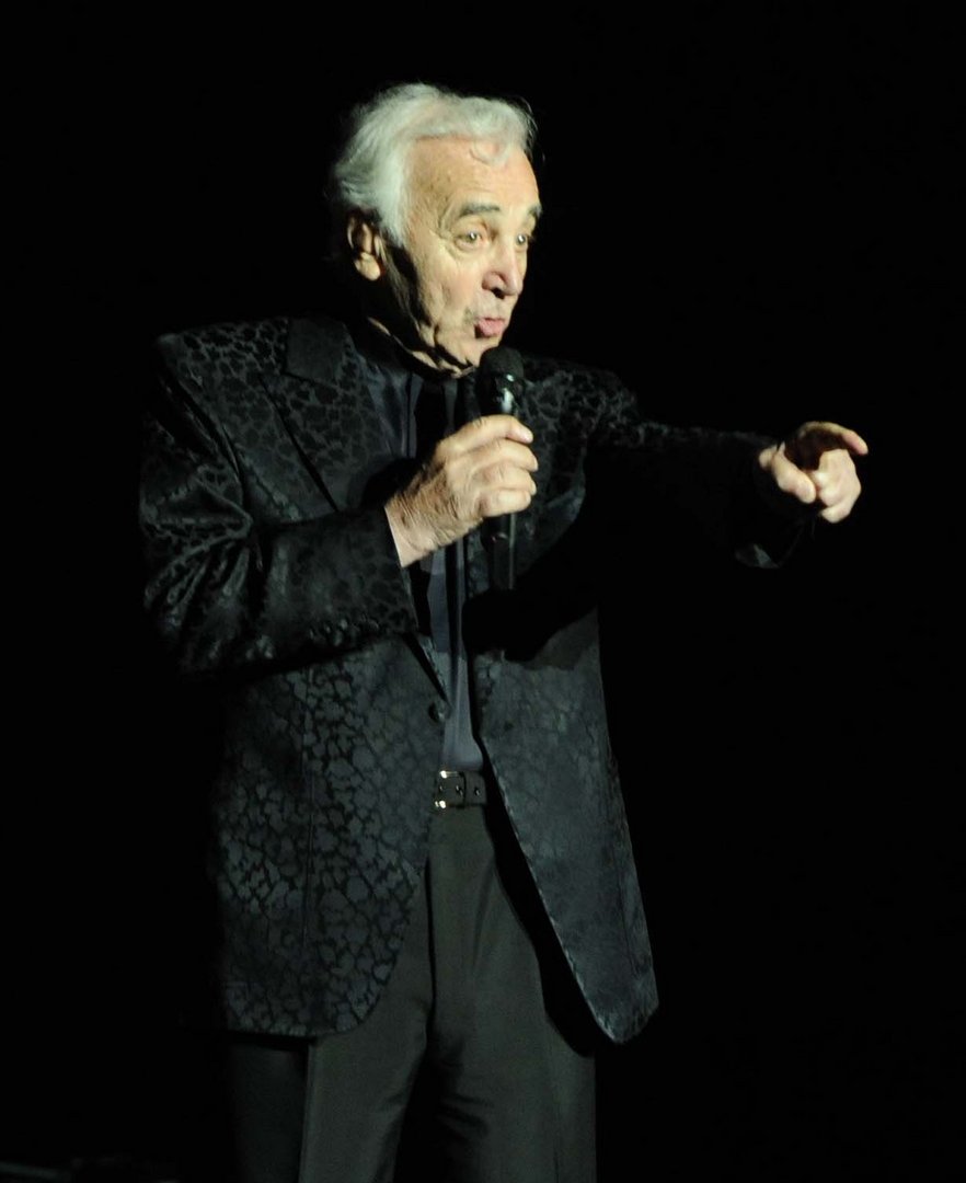 charles aznavour sur le theatre de carthage