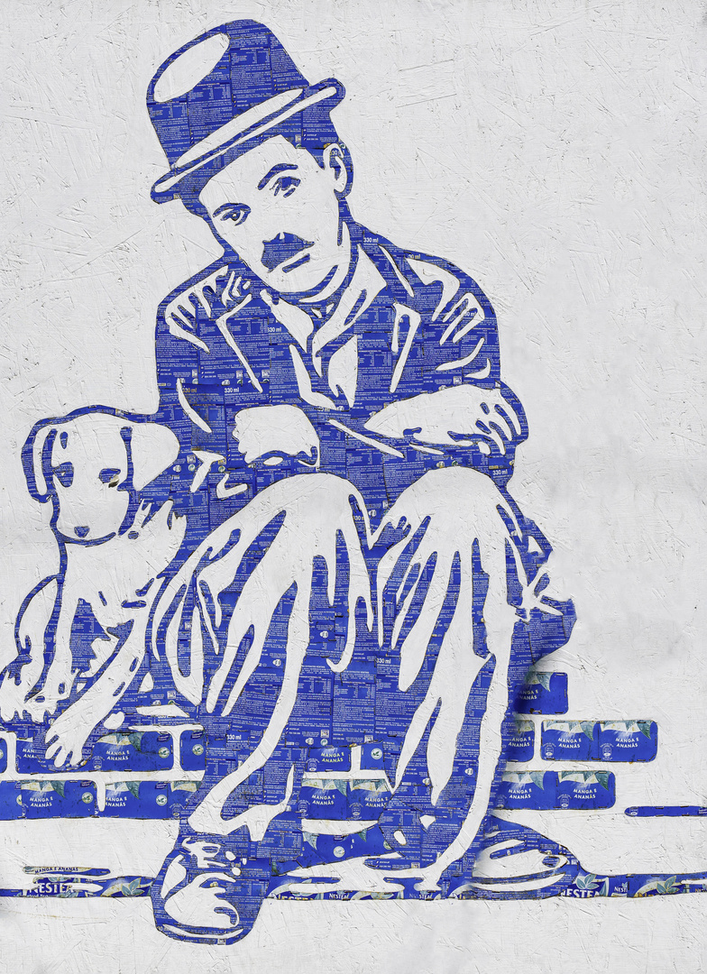 Charlie Chaplin, aus alten Getränkedosen an die Wand.