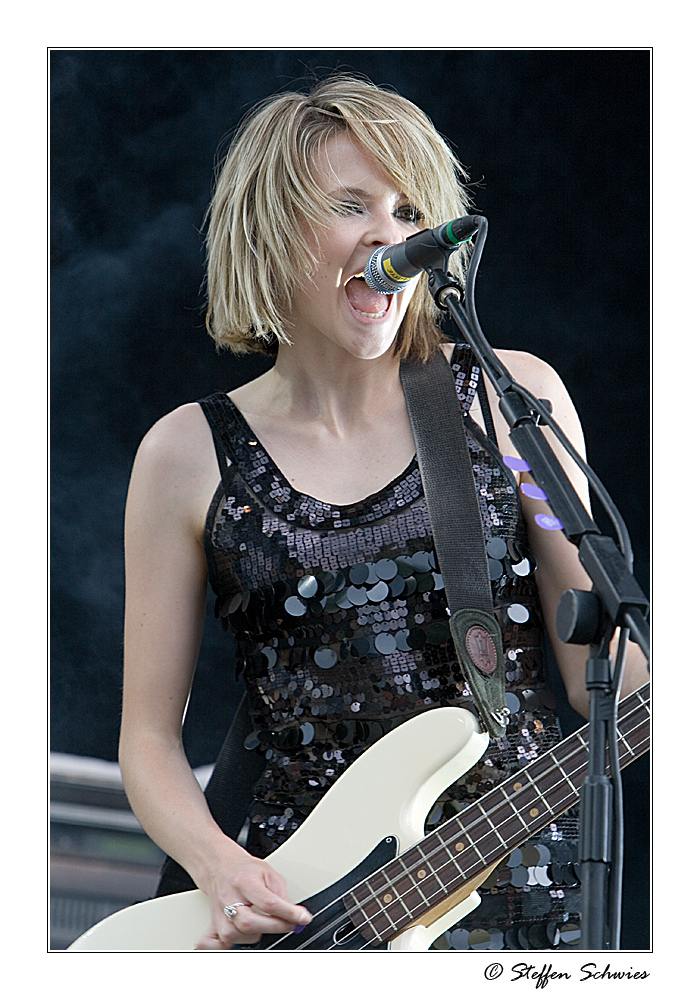 Charlotte Cooper von The Subways auf dem Taubertalfestival 2009