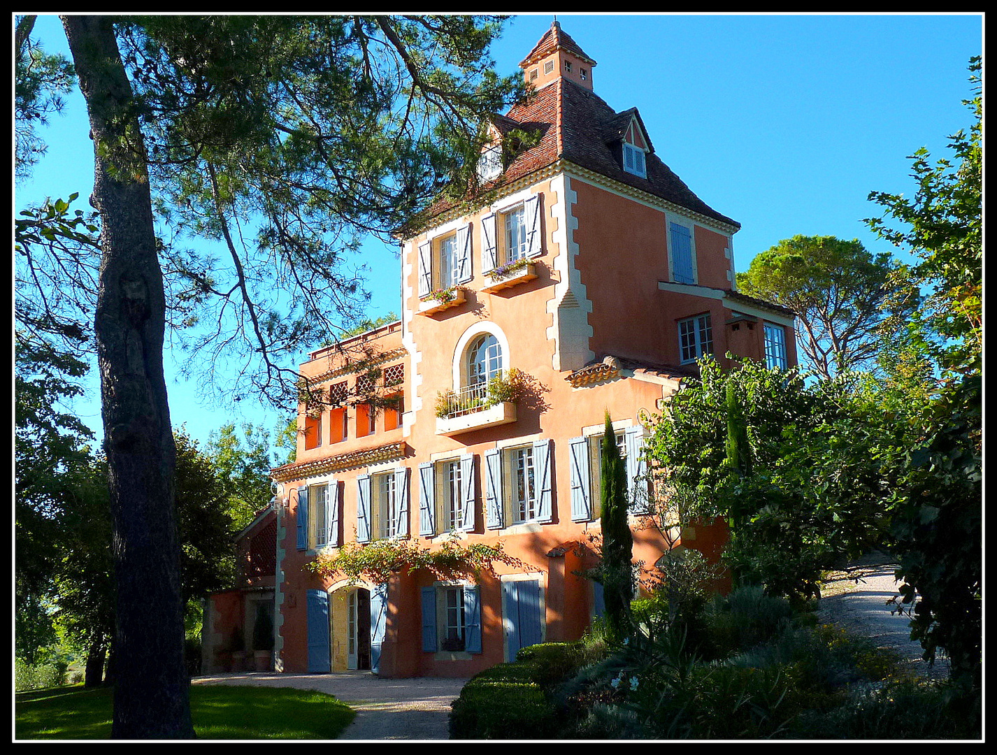 CHARMANT - PETIT - CHATEAU