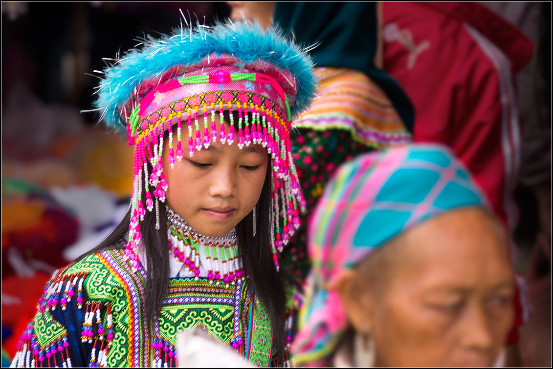 Charmante junge Hmong-Dame