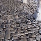 Charroux - Les pavés de la halle médiévale
