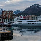 Charteryacht im Hafen von Svolvaer-Lofoten