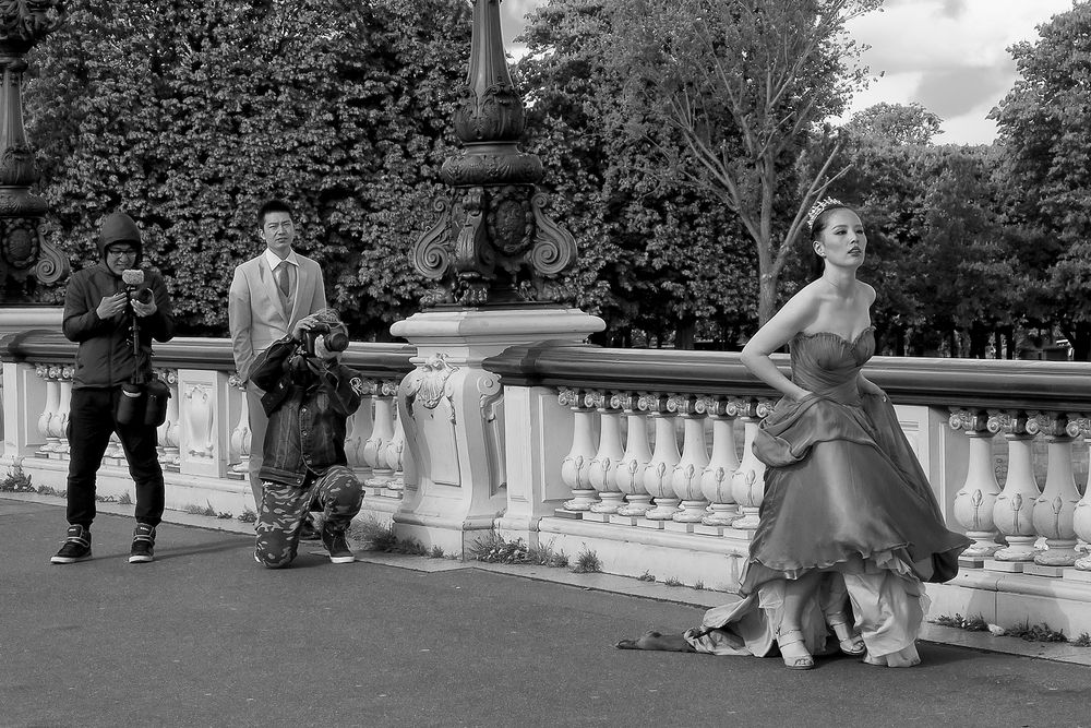 Chasing the Bride - Paris