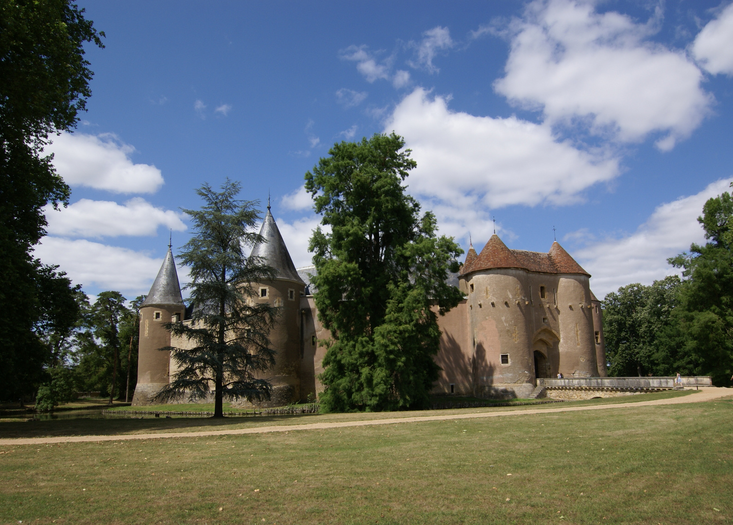 Chateau d' Ainay le Viel