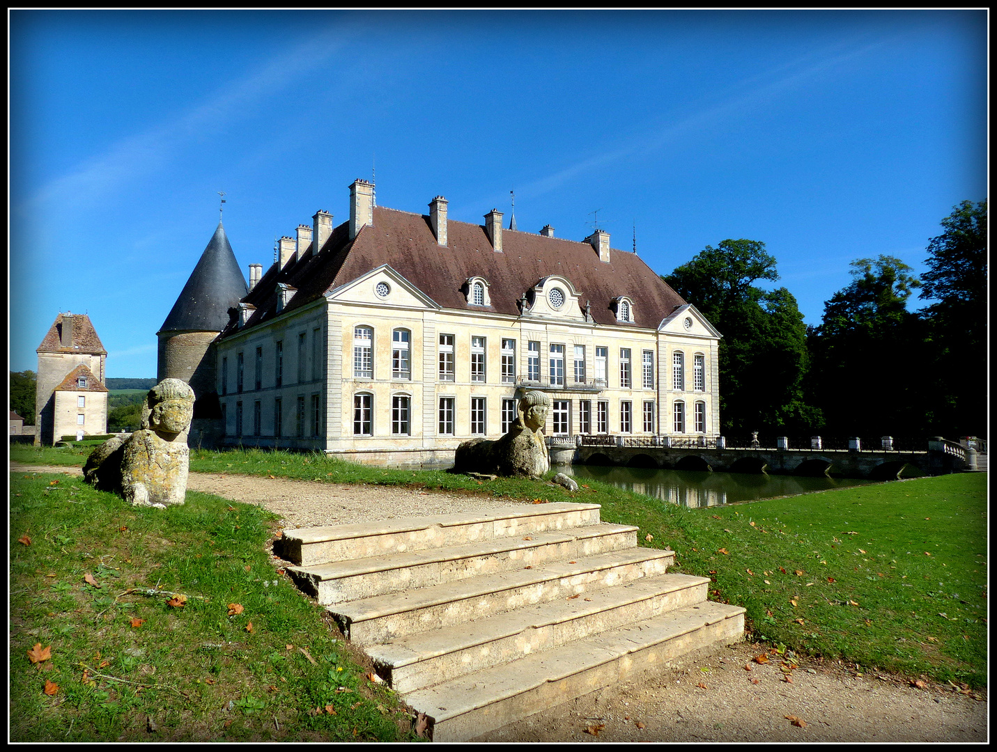 CHATEAU - DE - COMMARIN - 11 -