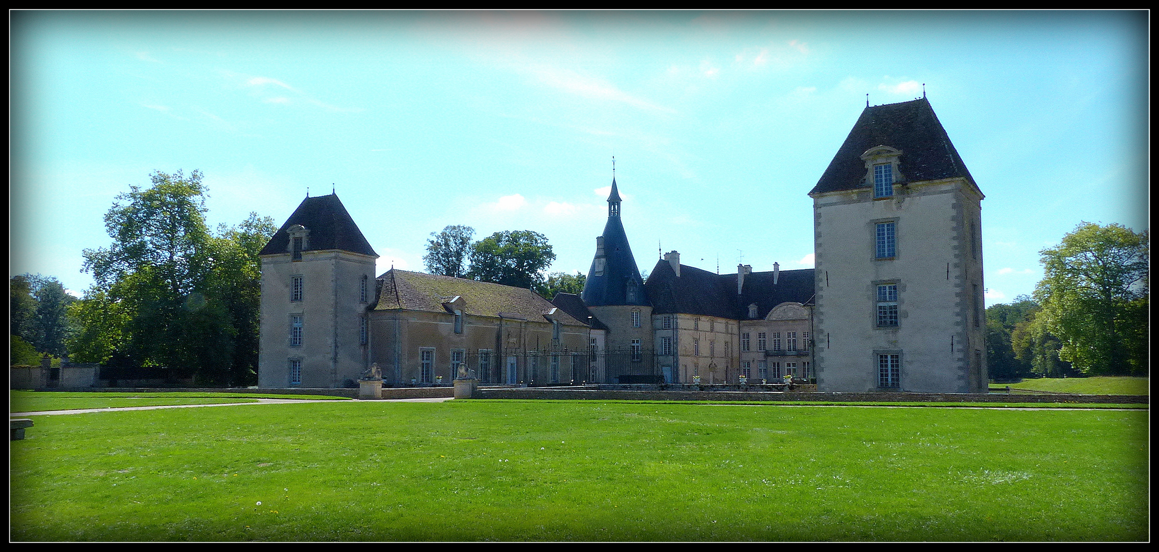 CHATEAU - DE - COMMARIN - 13 -