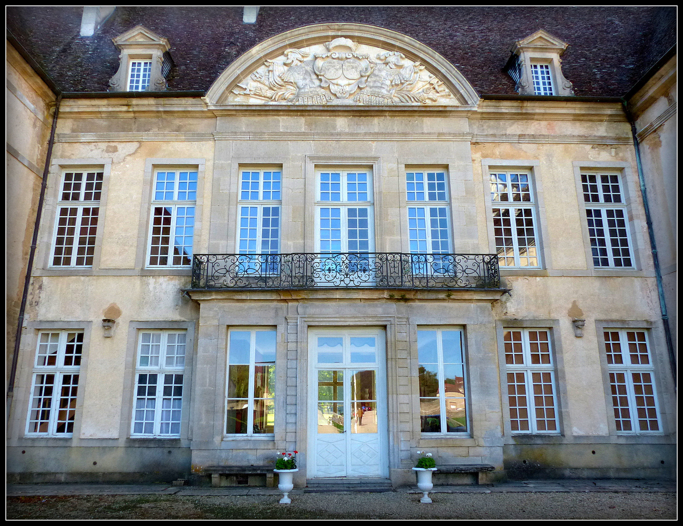 CHATEAU - DE - COMMARIN - 3 -