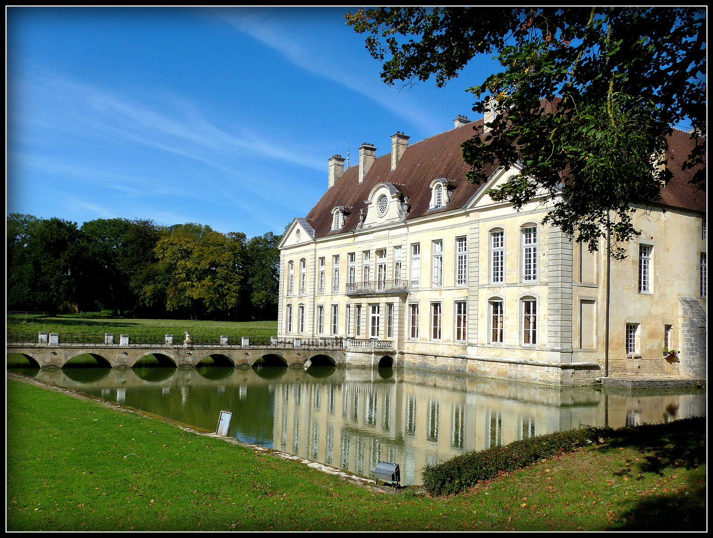 CHATEAU - DE - COMMARIN - 7 -