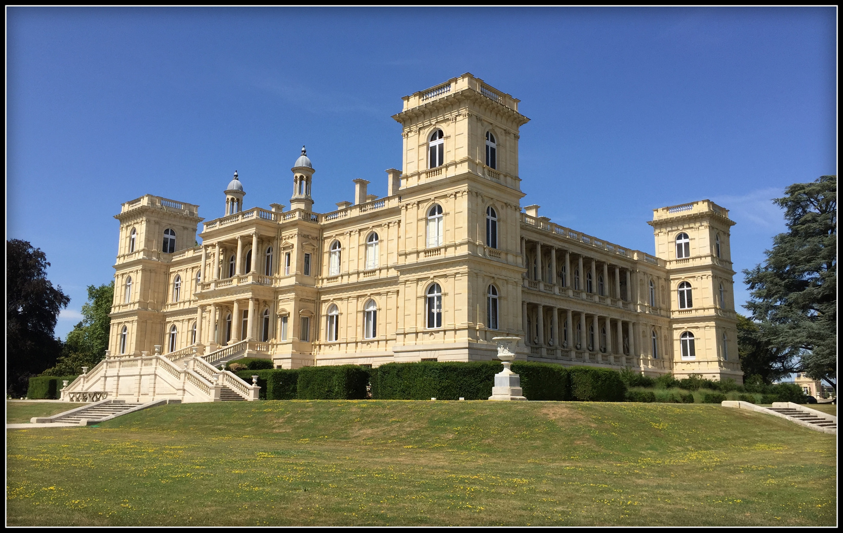 CHATEAU - de - FERRIERES -12 -