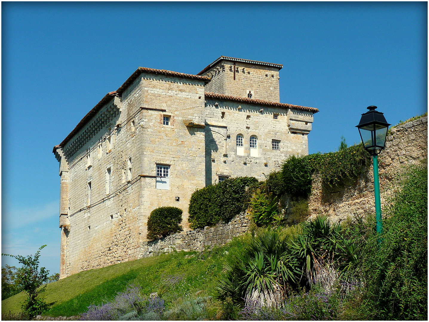 CHATEAU- DE - FLAMARENS