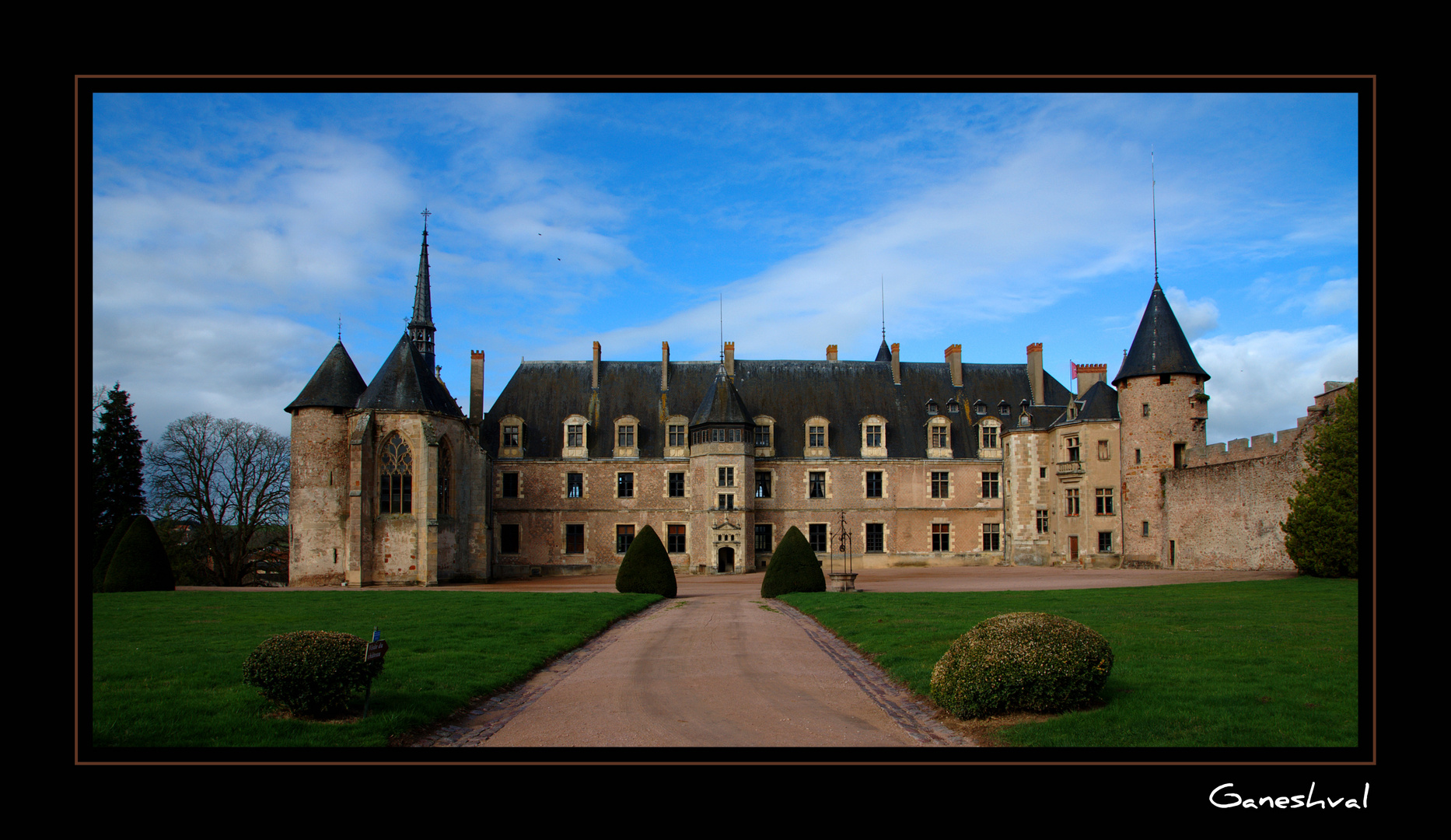 CHATEAU DE LAPALISSE