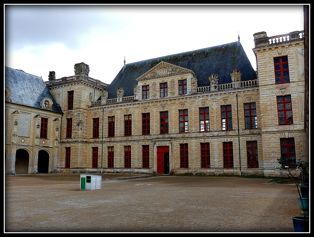 CHATEAU DE OIRON