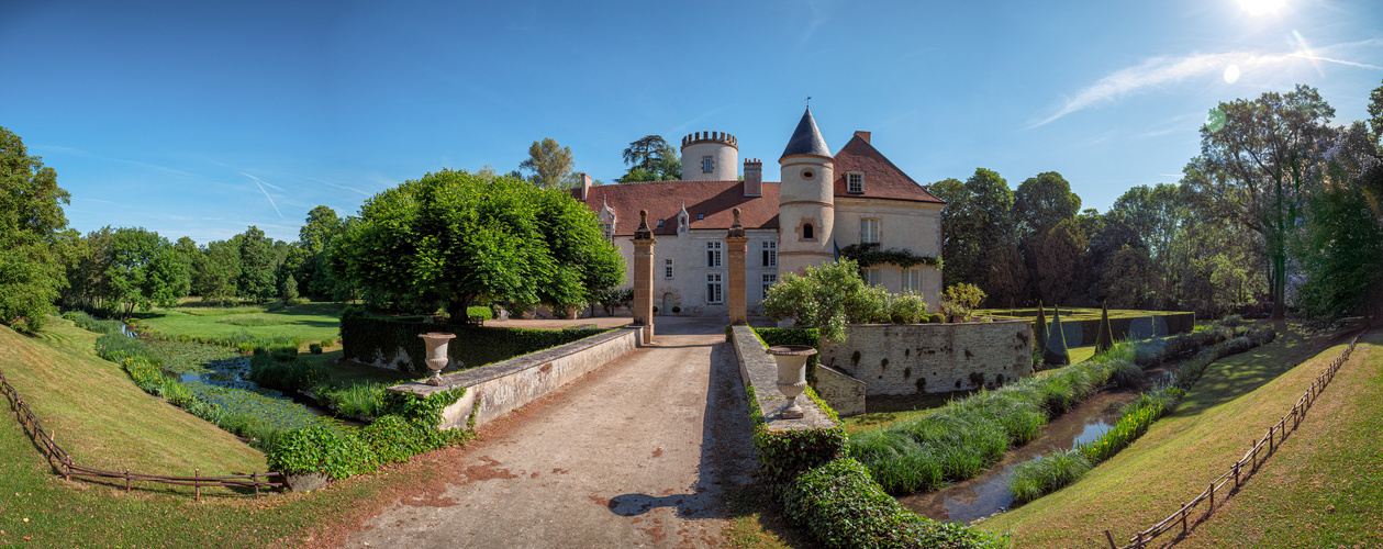 Chateau de Pesselieres