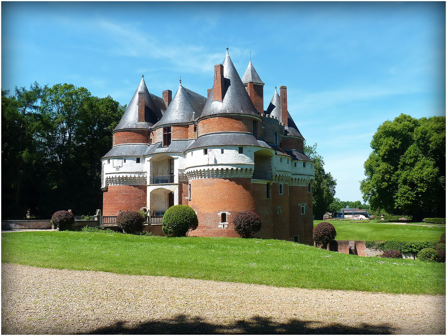 CHATEAU - DE - RAMBURES