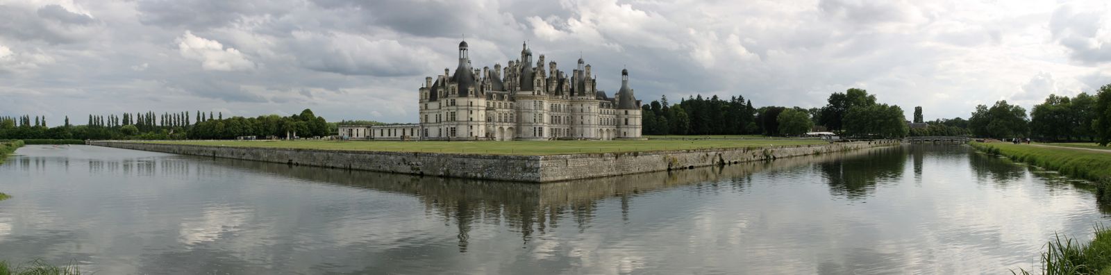 Chateau d'eau by day 