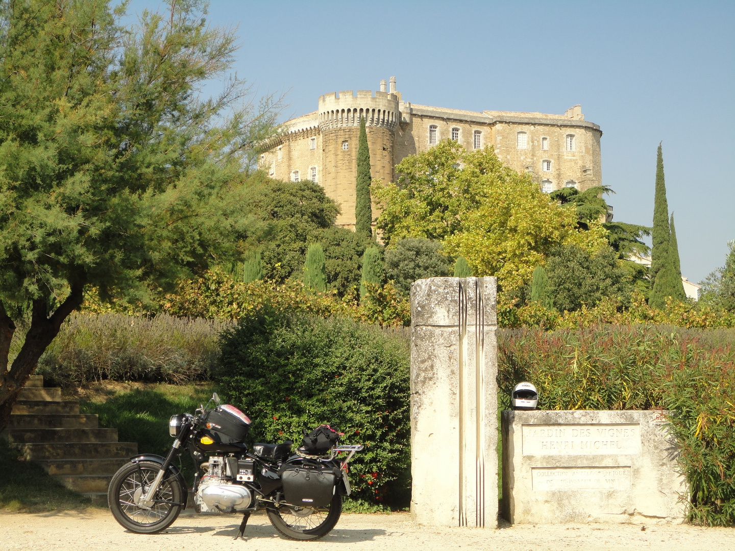 Chateau Suze-la Rousse