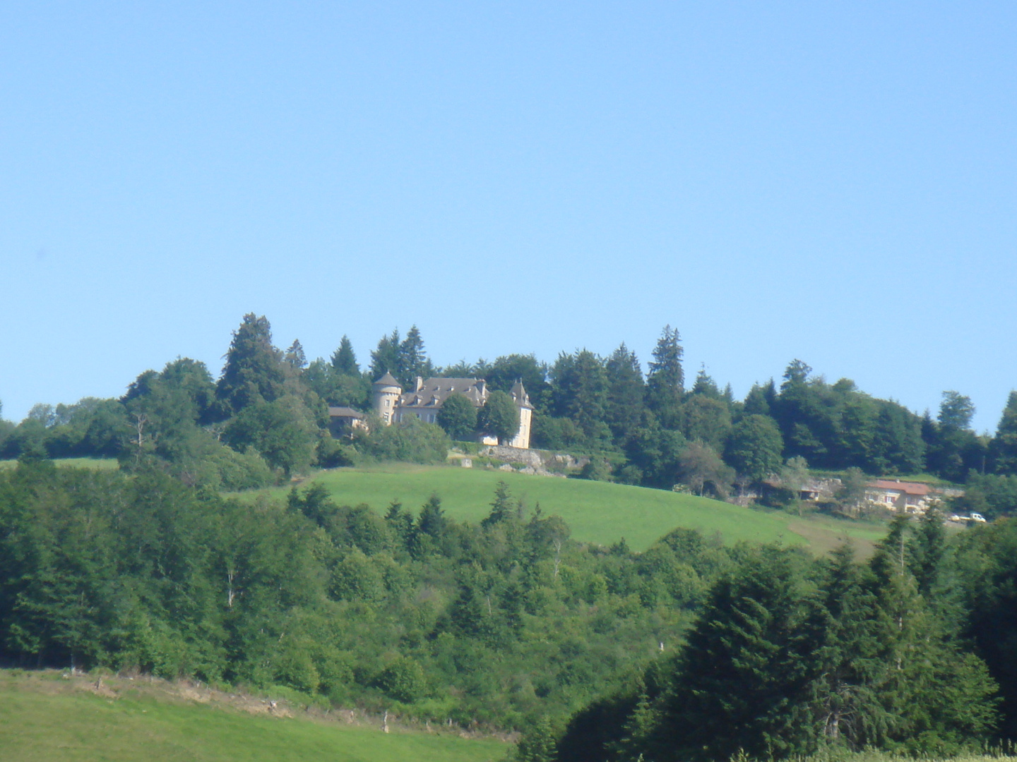 chateaux dans le cantal