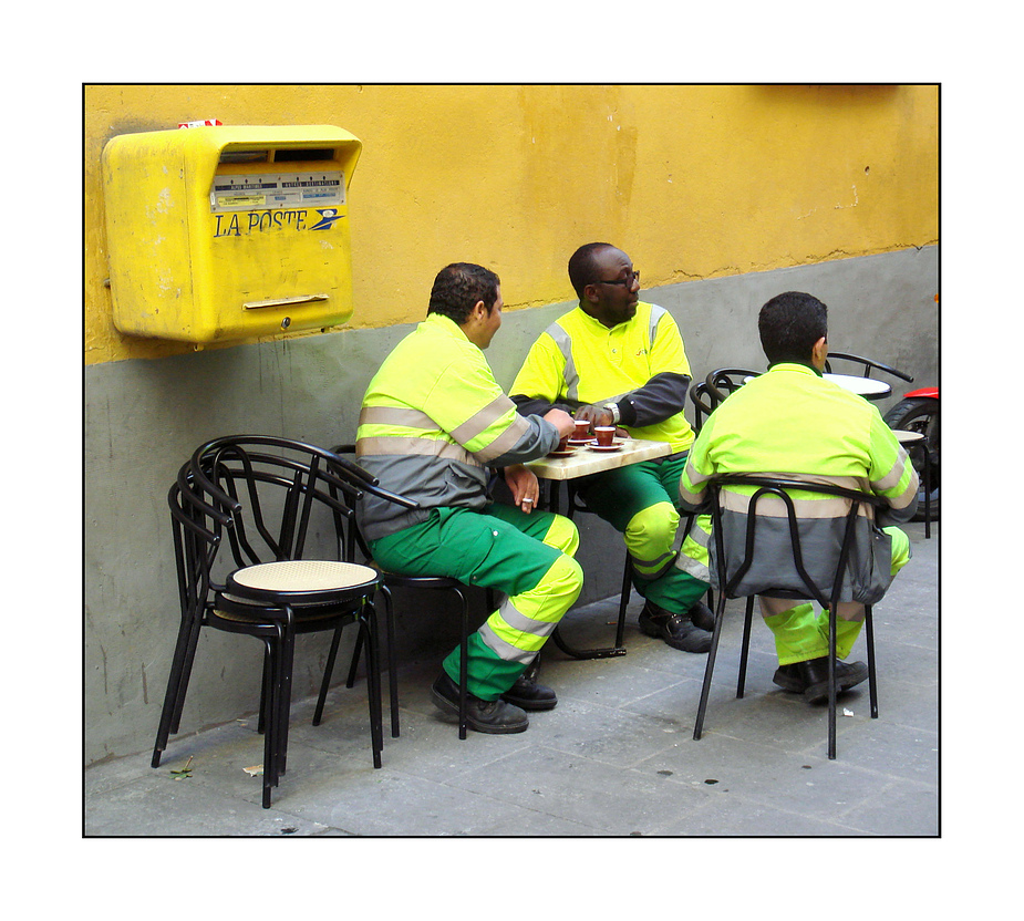 Chatroom with a postbox