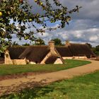 chaumière normande sous un ciel...pommelé