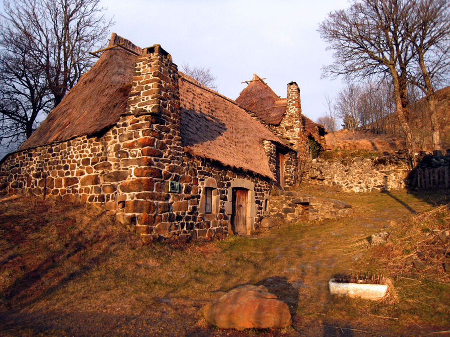 Chaumières au couchant