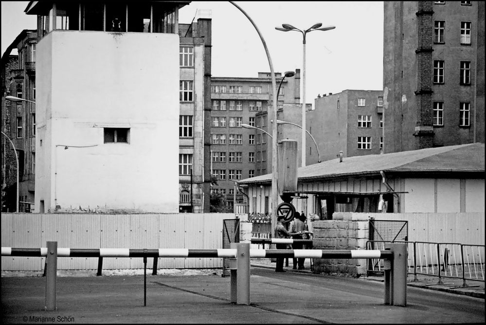 Checkpoint Charlie 