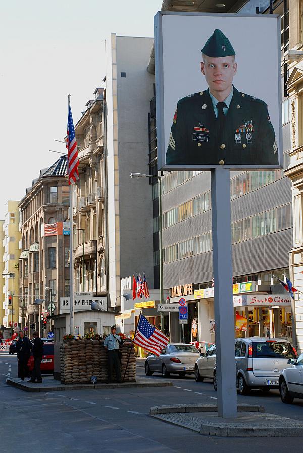 Checkpoint Charlie - Berlin