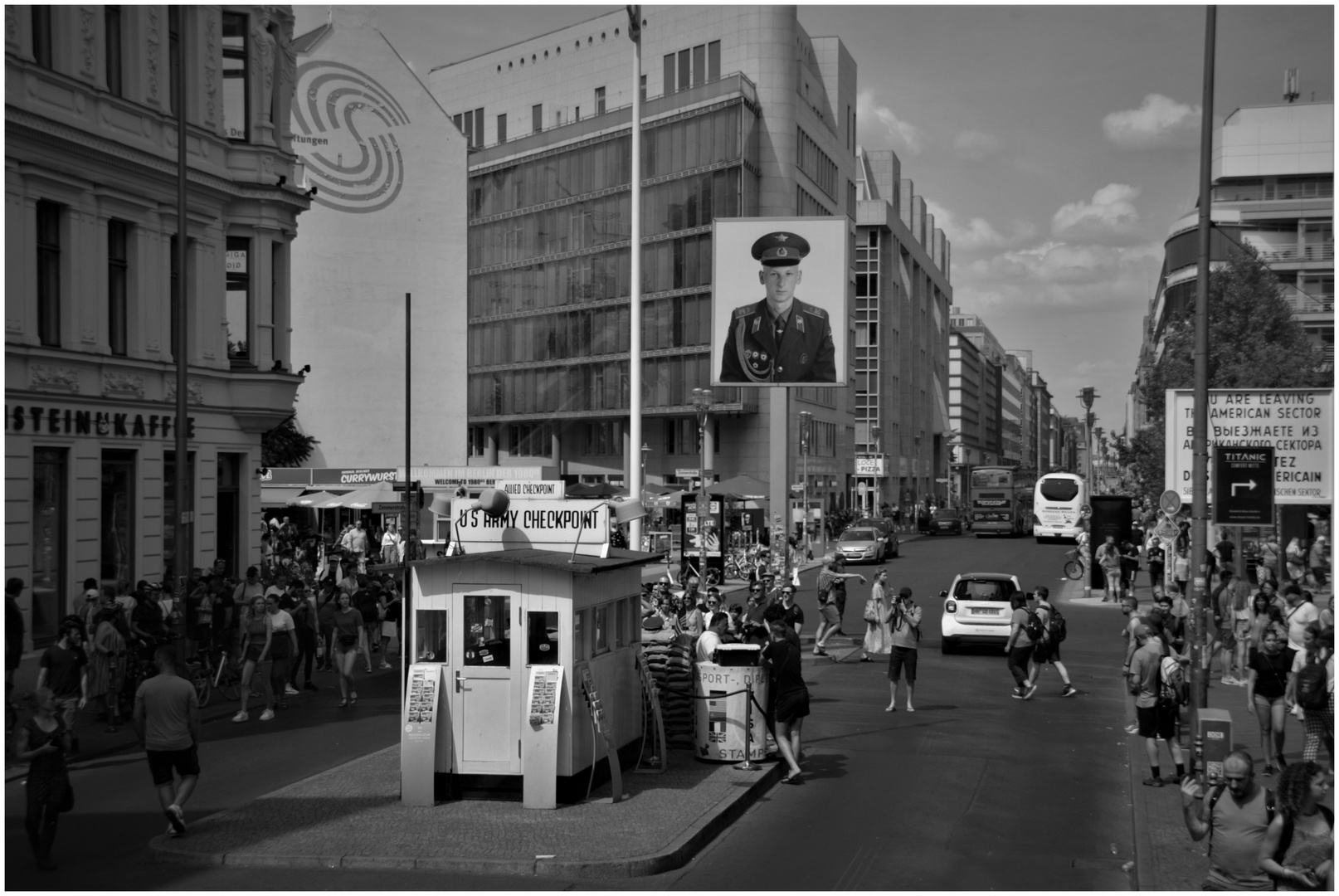 Checkpoint Charlie / Berlin