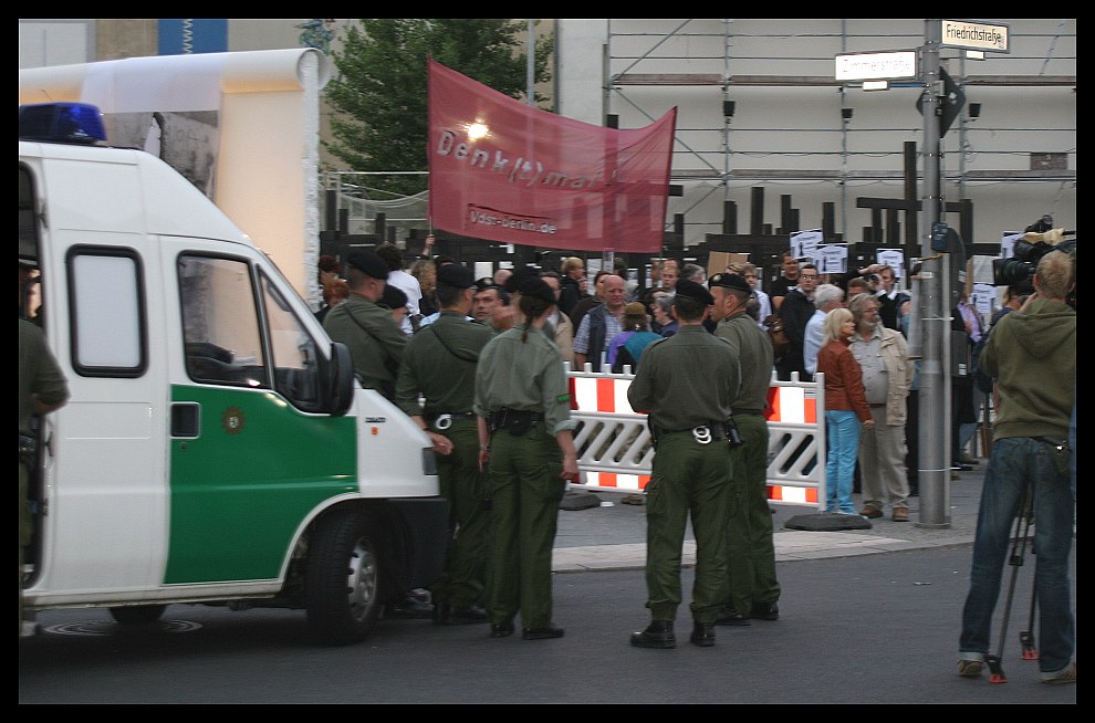 Checkpoint Charlie VII -- Das Übliche