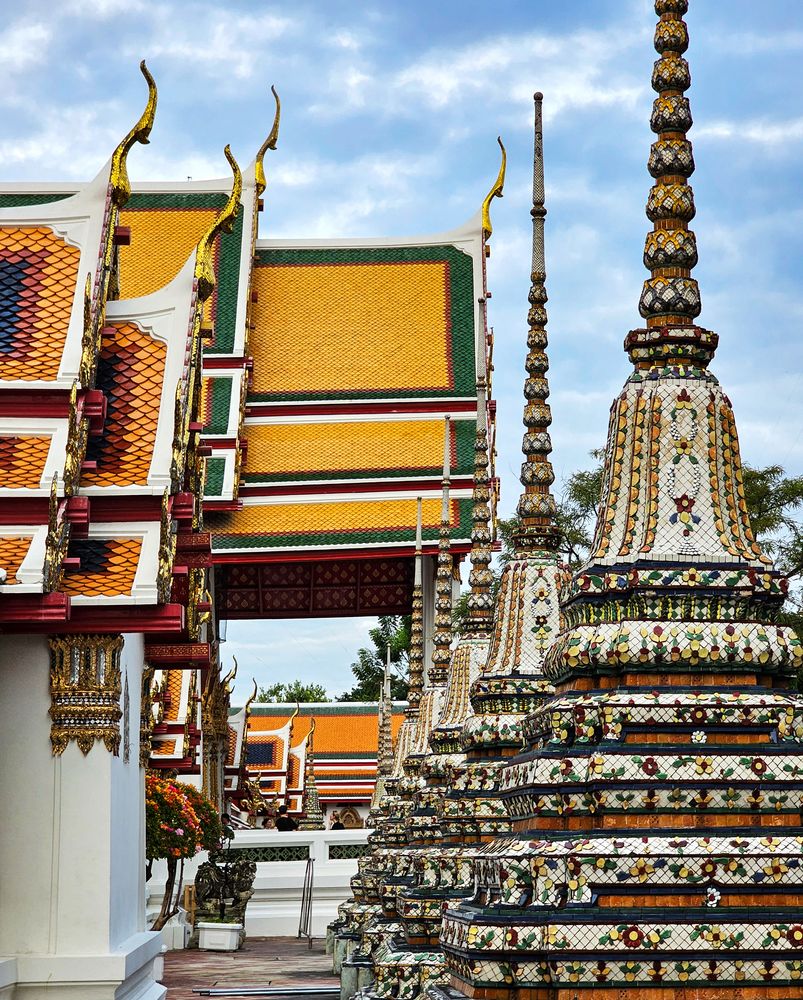 Chedi-Reihe in Wat Pho