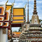 Chedi-Reihe in Wat Pho