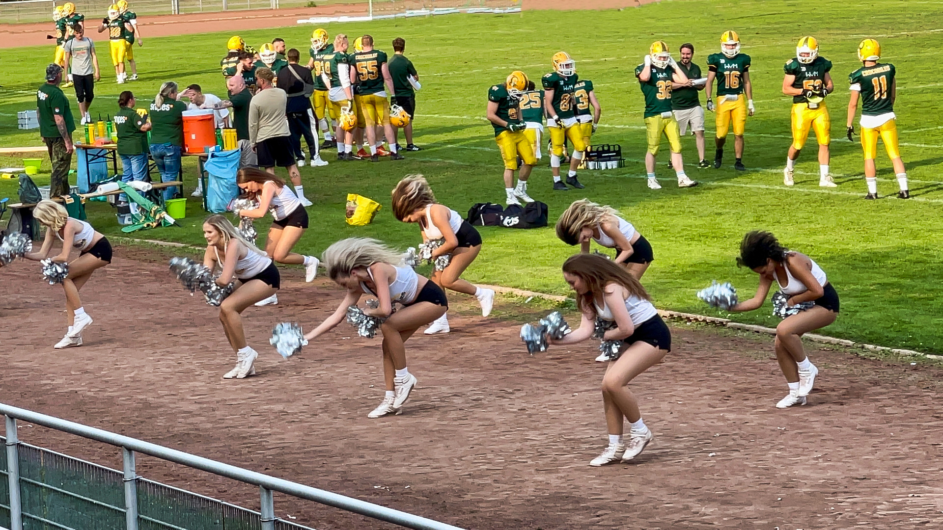 Cheerleader 1