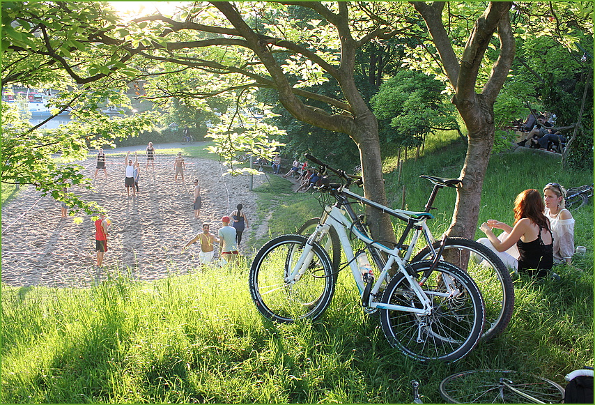 CHEERS and BIKE ... im Mai am Fluss 2012