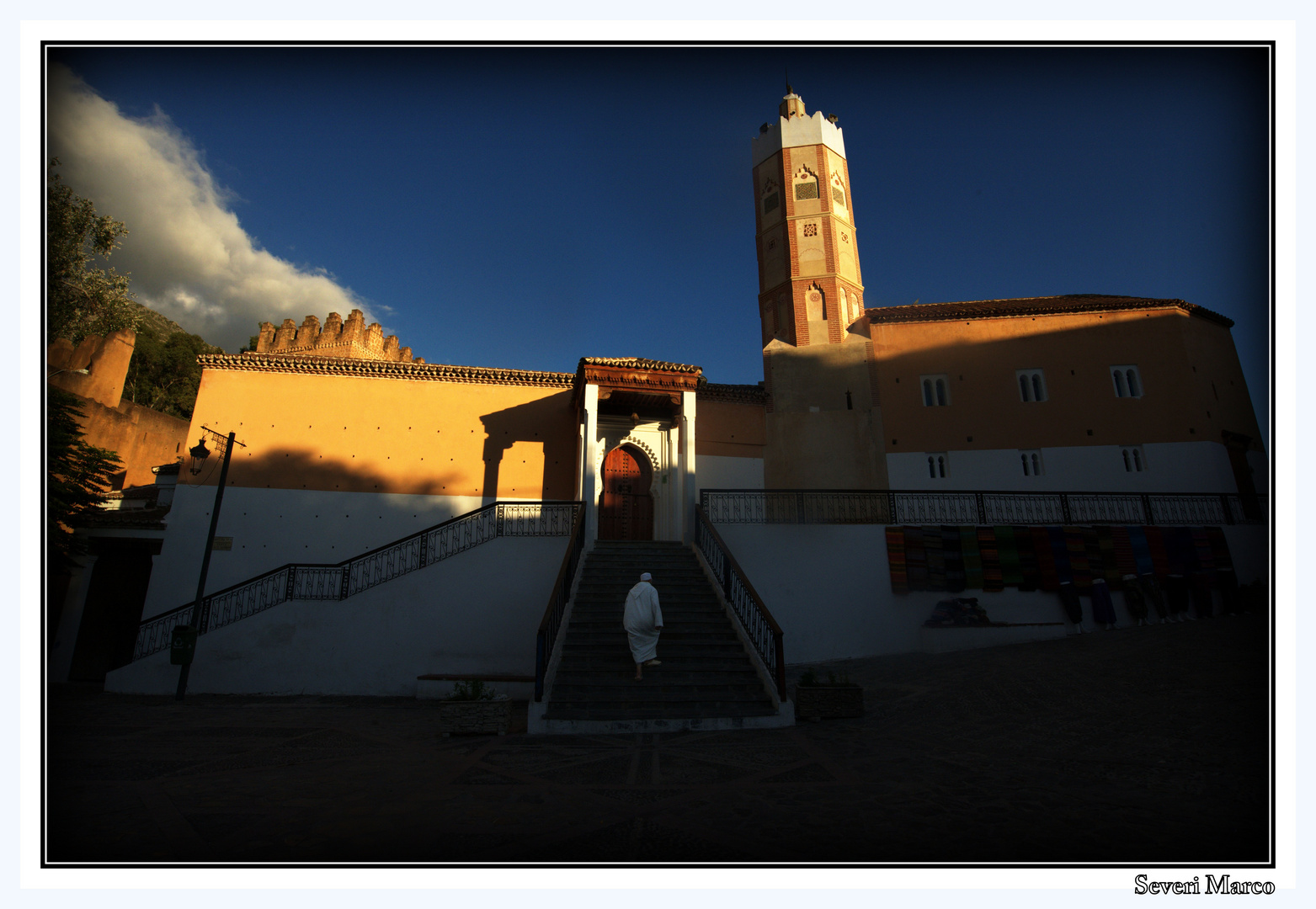 Chefchaouen- sulle scale della moschea