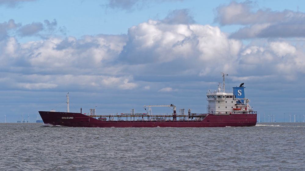 Chemie-Tanker Orasund (DK) auf der Aussenelbe vor Cuxhaven