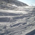 chemin de glace balayé par la tempete