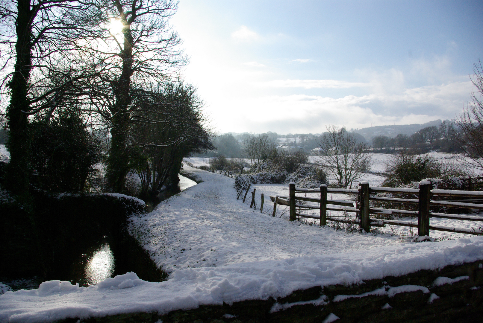 Chemin randonnée sous la neige