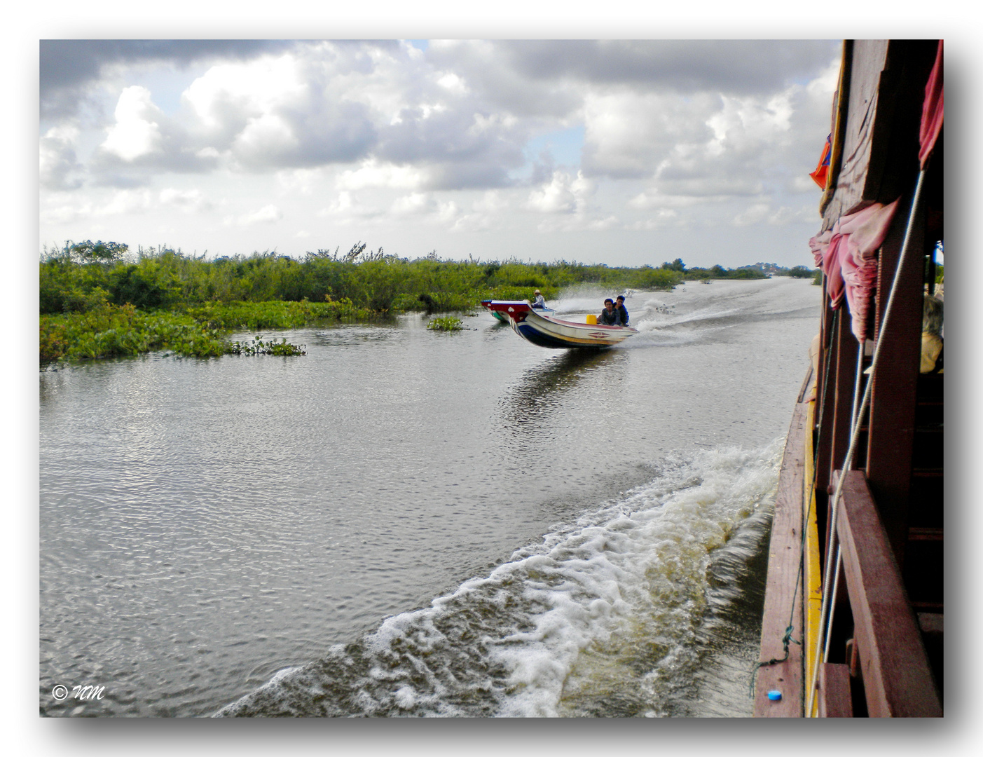 CHEMINS DU CAMBODGE - course sur le lac