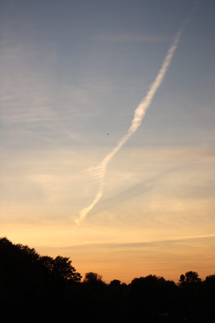 Chemtrails... oder so...