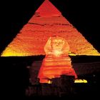 Cheops-Pyramide während der abendlichen Lightshow