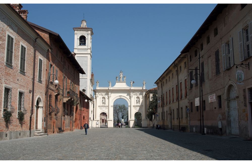 Cherasco - Arco Trionfale o Madonna del Rosario