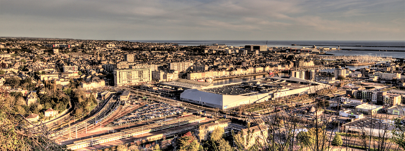 CHERBOURG SE RÉVEILLE