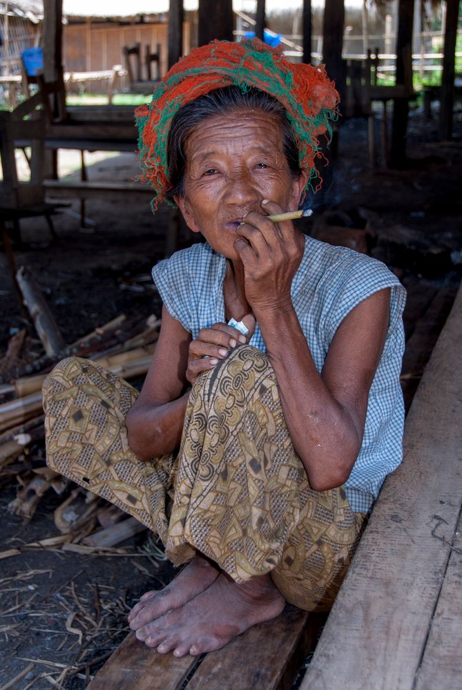 Cheroot Smoker