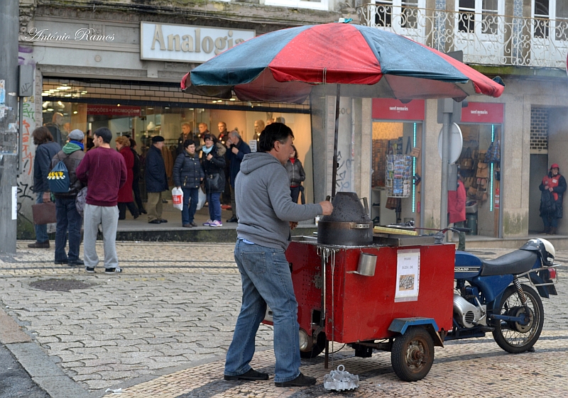 Chestnuts seller / Vendedor de Castanhas