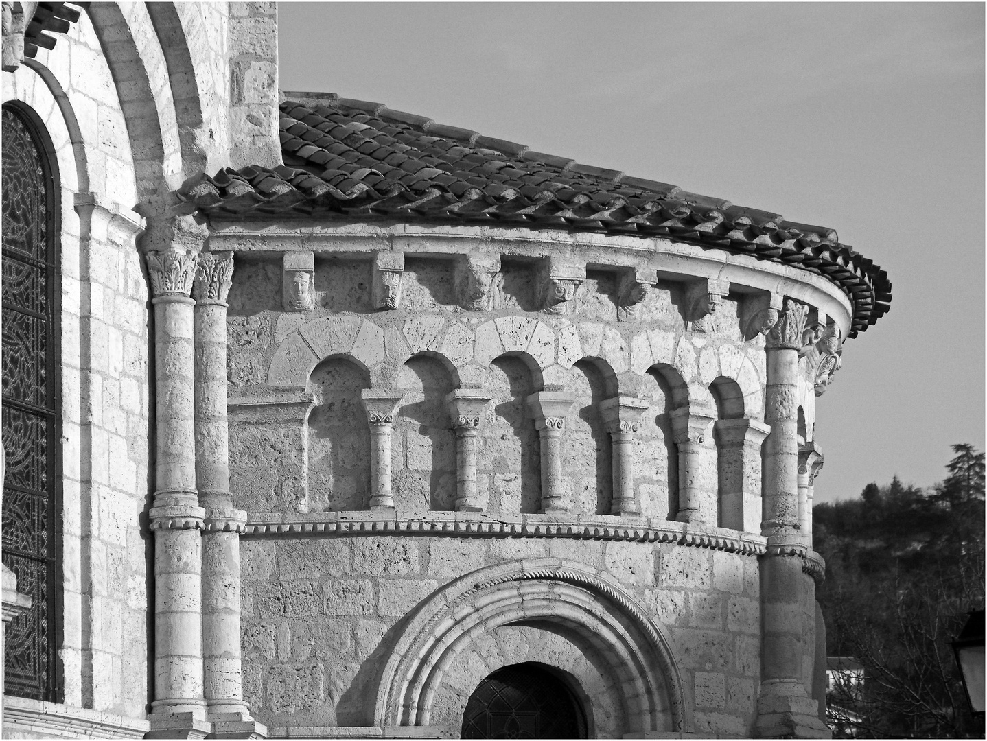 Chevet roman de la Cathédrale Saint-Caprais