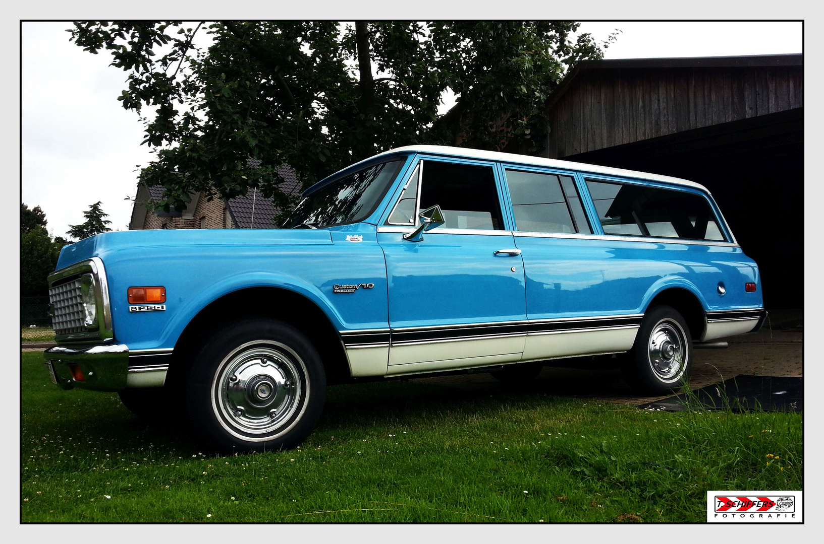 Chevrolet Suburban C 10 Custom Deluxe