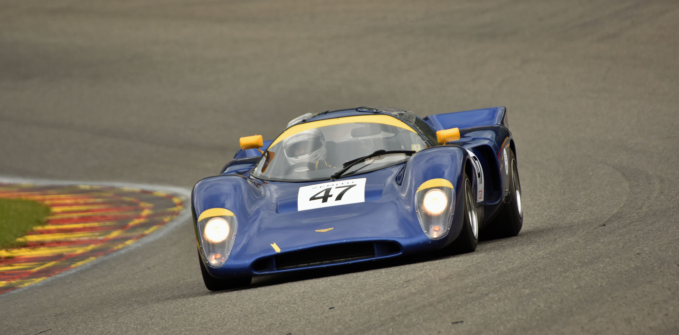 Chevron B 16